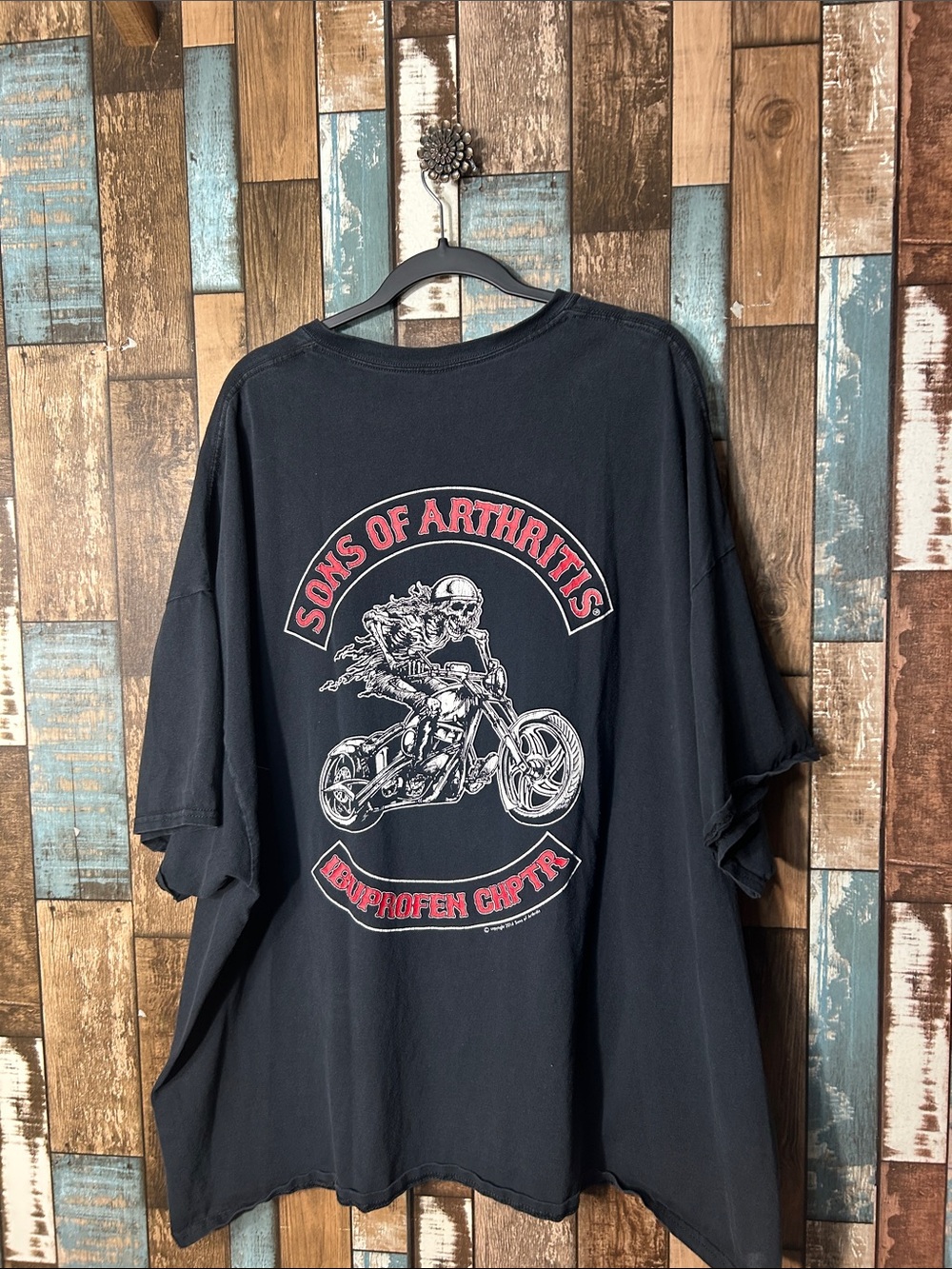 Black Short-Sleeve Graphic Tee - Men's Casual Shirt